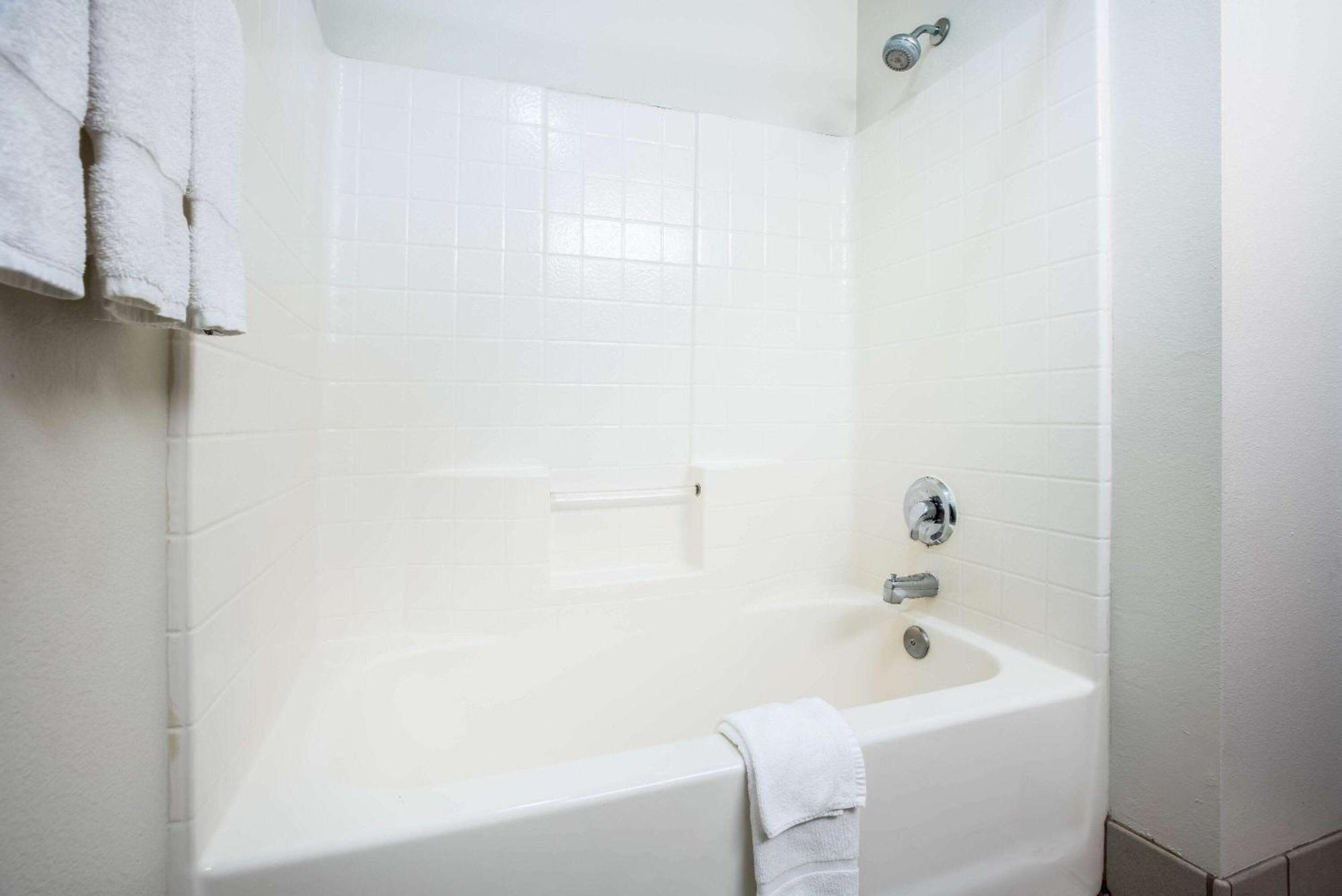 La Quinta By Wyndham Portland Airport Hotell Exteriör bild